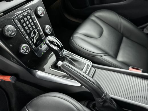 Volvo  V40 T2 Polar+ Automaat | Adaptieve cruise | BLIS | Leder | Parkeerverwarming | Stoelverwarming | Park... ActivLease financial lease