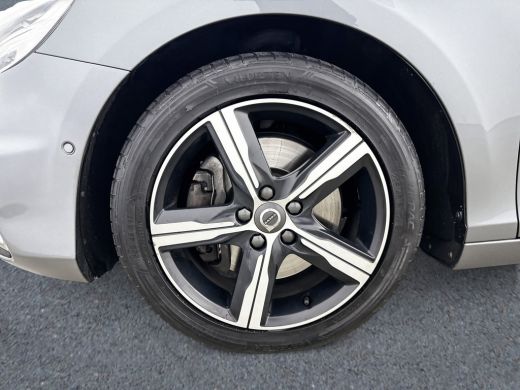 Volvo  V40 T3 A/T Polar+ Sport | Leder | Elektrisch verstelbare stoelen | Panoramadak | Harman Kardon | Park... ActivLease financial lease