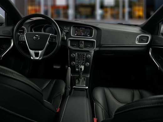 Volvo  V40 T3 A/T Polar+ Sport | Leder | Elektrisch verstelbare stoelen | Panoramadak | Harman Kardon | Park... ActivLease financial lease
