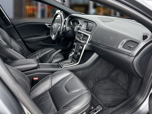 Volvo  V40 T3 A/T Polar+ Sport | Leder | Elektrisch verstelbare stoelen | Panoramadak | Harman Kardon | Park... ActivLease financial lease