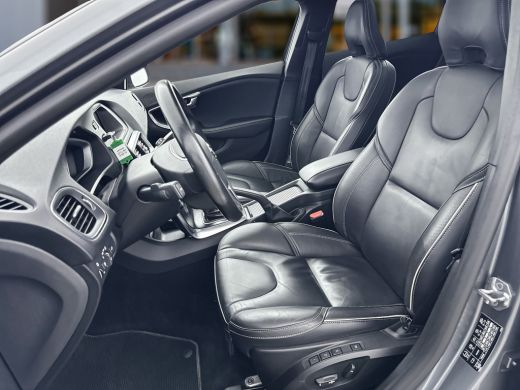 Volvo  V40 T3 A/T Polar+ Sport | Leder | Elektrisch verstelbare stoelen | Panoramadak | Harman Kardon | Park... ActivLease financial lease