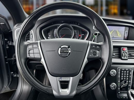 Volvo  V40 T3 A/T Polar+ Sport | Leder | Elektrisch verstelbare stoelen | Panoramadak | Harman Kardon | Park... ActivLease financial lease