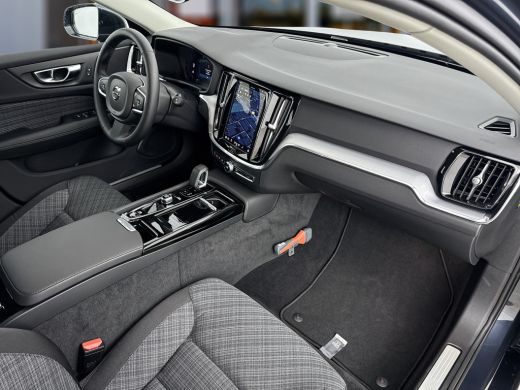 Volvo  V60 T6 Recharge AWD Essential Edition | Adaptieve cruise | BLIS | Stoel/stuur/achterbankverwarming | ... ActivLease financial lease