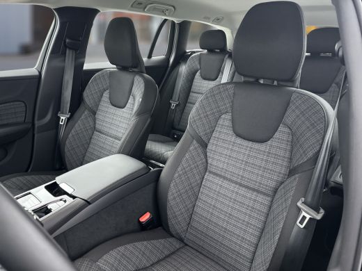 Volvo  V60 T6 Recharge AWD Essential Edition | Adaptieve cruise | BLIS | Stoel/stuur/achterbankverwarming | ... ActivLease financial lease