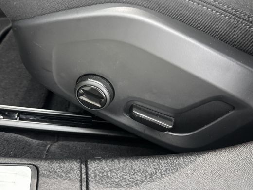 Volvo  V60 T6 Recharge AWD Essential Edition | Adaptieve cruise | BLIS | Stoel/stuur/achterbankverwarming | ... ActivLease financial lease