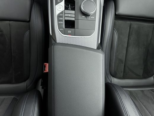 BMW 3-serie BMW 330e | Achteruitrijcamera | Apple Carplay/Android Auto|telefoonintegratie premium | Cruise co... ActivLease financial lease