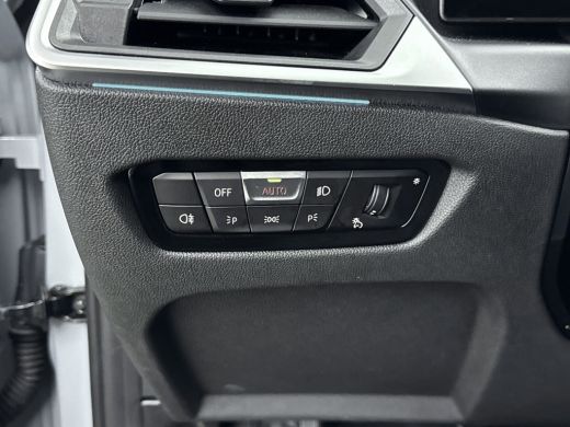 BMW 3-serie BMW 330e | Achteruitrijcamera | Apple Carplay/Android Auto|telefoonintegratie premium | Cruise co... ActivLease financial lease