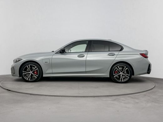 BMW 3-serie BMW 330e | Achteruitrijcamera | Apple Carplay/Android Auto|telefoonintegratie premium | Cruise co... ActivLease financial lease