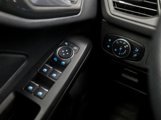 Ford Focus 1.0 EcoBoost ST Line Sport (APPLE CARPLAY, GROOT NAVI, CLIMATE, ZWART HEMEL, SPORTSTOELEN, CRUISE... ActivLease financial lease