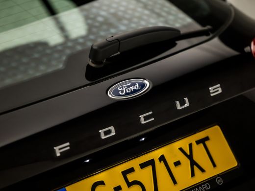 Ford Focus 1.0 EcoBoost ST Line Sport (APPLE CARPLAY, GROOT NAVI, CLIMATE, ZWART HEMEL, SPORTSTOELEN, CRUISE... ActivLease financial lease