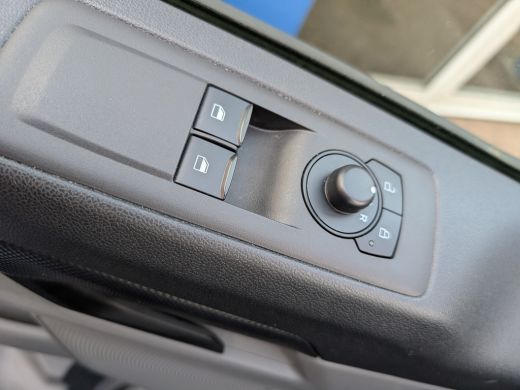 Ford Transit Custom 300 2.0 TDCI L2H1 Trend | 2 zitplaatsen rechtsvoor | Achteruitrijcamera | Airco (automatisch) ActivLease financial lease