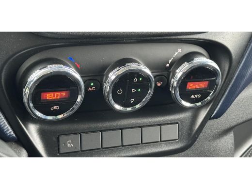 Iveco Daily 35C18 3.0 180pk Bakwagen met laadklep Automaat ActivLease financial lease