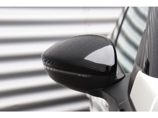 Peugeot 2008 1.2 PURETECH 130PK GT PACK AUTOMAAT / NAVI / LEDER / CLIMA / FULL-LED / 17" LMV / CAMERA / WINTER... ActivLease financial lease