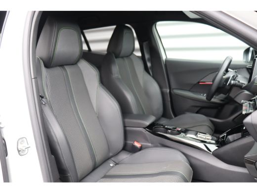 Peugeot 2008 1.2 PURETECH 130PK GT PACK AUTOMAAT / NAVI / LEDER / CLIMA / FULL-LED / 17" LMV / CAMERA / WINTER... ActivLease financial lease