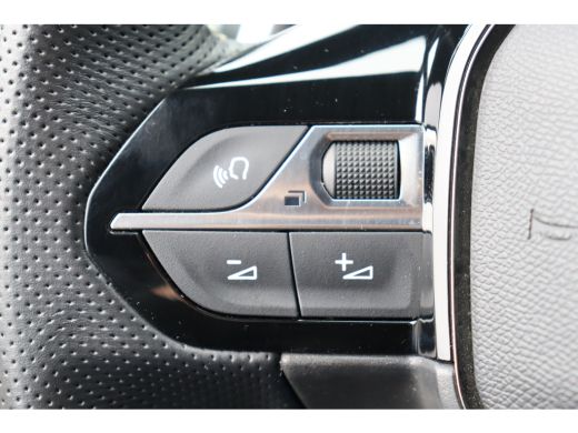 Peugeot 2008 1.2 PURETECH 130PK GT PACK AUTOMAAT / NAVI / LEDER / CLIMA / FULL-LED / 17" LMV / CAMERA / WINTER... ActivLease financial lease