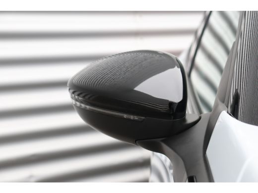 Peugeot 2008 1.2 PURETECH 130PK GT PACK AUTOMAAT / NAVI / LEDER / CLIMA / LED / PDC / 17" LMV / KEYLESS / ALCA... ActivLease financial lease