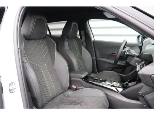 Peugeot 2008 1.2 PURETECH 130PK GT PACK AUTOMAAT / NAVI / LEDER / CLIMA / LED / PDC / 17" LMV / KEYLESS / ALCA... ActivLease financial lease