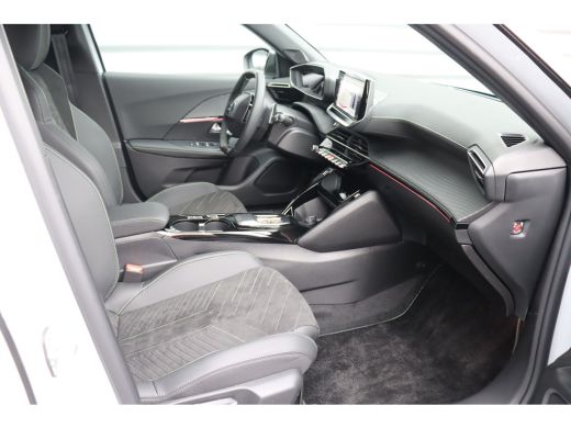 Peugeot 2008 1.2 PURETECH 130PK GT PACK AUTOMAAT / NAVI / LEDER / CLIMA / LED / PDC / 17" LMV / KEYLESS / ALCA... ActivLease financial lease