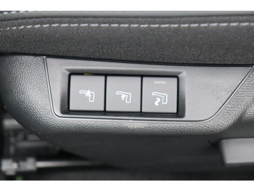 Peugeot 2008 1.2 PURETECH 130PK GT PACK AUTOMAAT / NAVI / LEDER / CLIMA / LED / PDC / 17" LMV / KEYLESS / ALCA... ActivLease financial lease