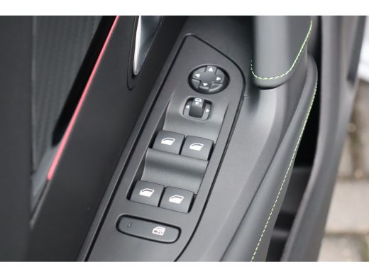 Peugeot 2008 1.2 PURETECH 130PK GT PACK AUTOMAAT / NAVI / LEDER / CLIMA / LED / PDC / 17" LMV / KEYLESS / ALCA... ActivLease financial lease