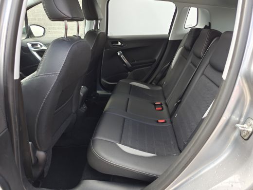Peugeot 2008 1.2 PureTech Allure | Cruise control | DAB ontvanger | Navigatiesysteem full map | Cruise control... ActivLease financial lease
