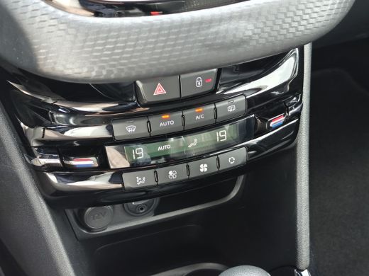 Peugeot 2008 1.2 PureTech Allure | Cruise control | DAB ontvanger | Navigatiesysteem full map | Cruise control... ActivLease financial lease