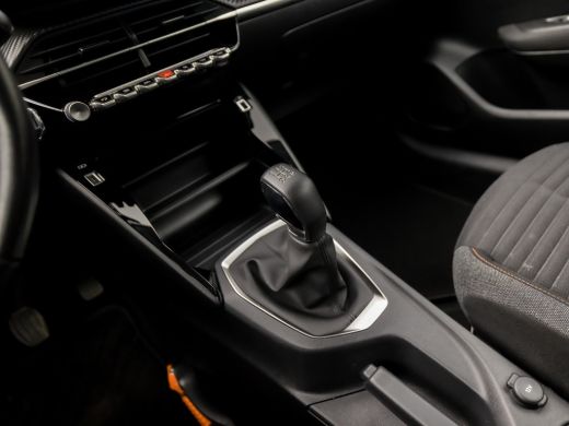 Peugeot 208 1.2 PureTech Sport (APPLE CARPLAY, GROOT NAVI, GETINT GLAS, DAB+, SPORTSTOELEN, CRUISE, PARKEERSE... ActivLease financial lease