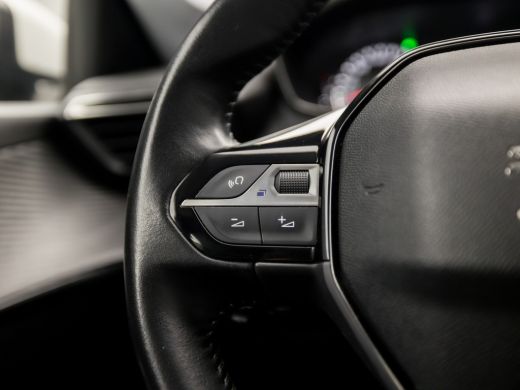 Peugeot 208 1.2 PureTech Sport (APPLE CARPLAY, GROOT NAVI, GETINT GLAS, DAB+, SPORTSTOELEN, CRUISE, PARKEERSE... ActivLease financial lease