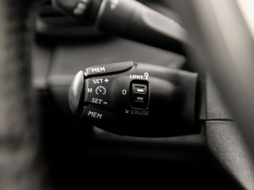 Peugeot 208 1.2 PureTech Sport (APPLE CARPLAY, GROOT NAVI, GETINT GLAS, DAB+, SPORTSTOELEN, CRUISE, PARKEERSE... ActivLease financial lease