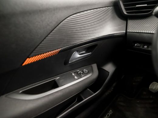 Peugeot 208 1.2 PureTech Sport (APPLE CARPLAY, GROOT NAVI, GETINT GLAS, DAB+, SPORTSTOELEN, CRUISE, PARKEERSE... ActivLease financial lease