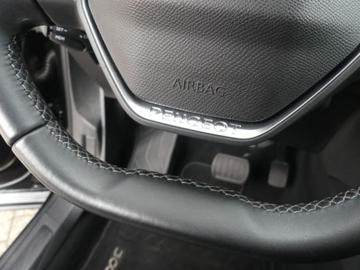 Peugeot 3008 1.2 PureTech 130PK Blue Lease Premium Automaat | NAVI | CAMERA | AFN. TREKHAAK | ActivLease financial lease