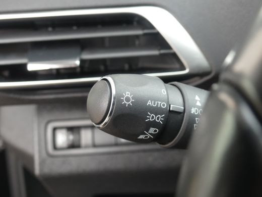Peugeot 3008 1.2 PureTech 130PK Blue Lease Premium Automaat | NAVI | CAMERA | AFN. TREKHAAK | ActivLease financial lease
