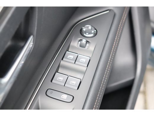 Peugeot 3008 1.2 PURETECH 130PK GT AUTOMAAT / NAVI / LEDER / CLIMA / PDC / 18" LMV / CAMERA / KEYLESS / FULL-L... ActivLease financial lease