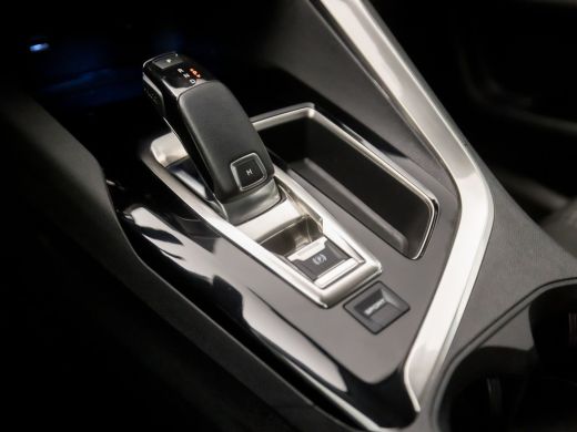 Peugeot 3008 1.2 PureTech Sport Automaat (APPLE CARPLAY, GROOT NAVI, VIRTUAL COCKPIT, PARKEERSENSOREN, SPORTST... ActivLease financial lease