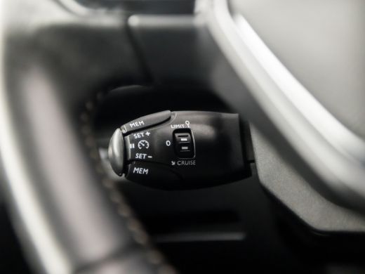 Peugeot 3008 1.2 PureTech Sport Automaat (APPLE CARPLAY, GROOT NAVI, VIRTUAL COCKPIT, PARKEERSENSOREN, SPORTST... ActivLease financial lease