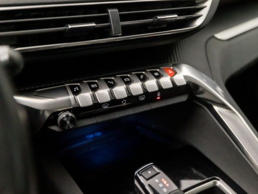 Peugeot 3008 1.2 PureTech Sport Automaat (APPLE CARPLAY, GROOT NAVI, VIRTUAL COCKPIT, PARKEERSENSOREN, SPORTST... ActivLease financial lease