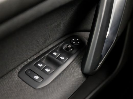 Peugeot 308 SW 1.2 PureTech Sport (PANORAMADAK, APPLE CARPLAY, GROOT NAVI, DENON AUDIO, KEYLESS, LEDER, SPORT... ActivLease financial lease