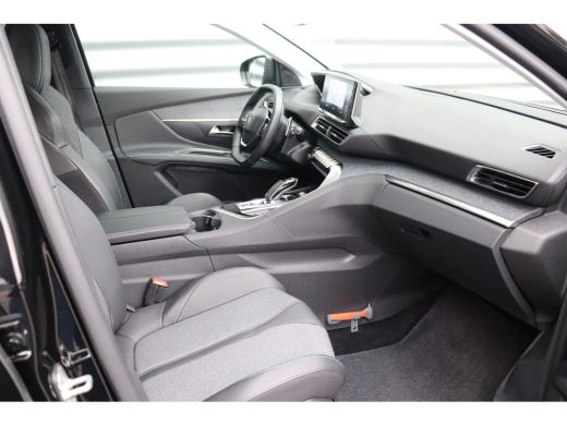 Peugeot 5008 1.2 PURETECH 130PK 7-ZITS ALLURE PACK AUTOMAAT / NAVI / CLIMA / PDC / 18" LMV / CAMERA / KEYLESS ... ActivLease financial lease