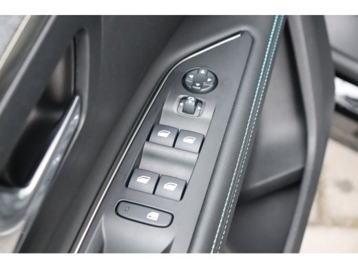Peugeot 5008 1.2 PURETECH 130PK 7-ZITS ALLURE PACK AUTOMAAT / NAVI / CLIMA / PDC / 18" LMV / CAMERA / KEYLESS ... ActivLease financial lease
