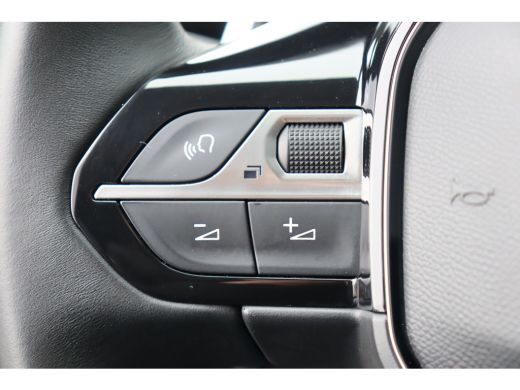 Peugeot 5008 1.2 PURETECH 130PK 7-ZITS ALLURE PACK AUTOMAAT / NAVI / CLIMA / PDC / 18" LMV / CAMERA / KEYLESS ... ActivLease financial lease
