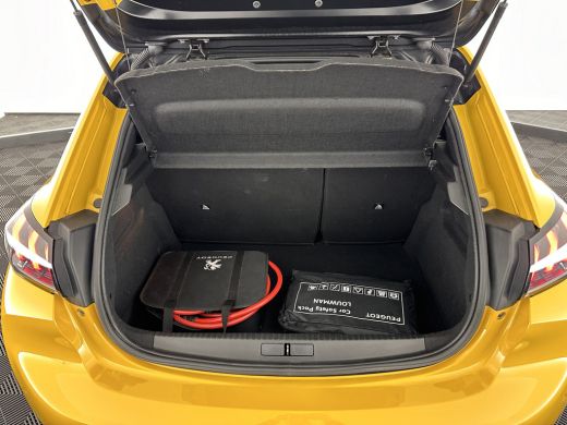 Peugeot e-208 EV GT Pack 50 kWh [ 3-Fase ] (INCL-BTW) *FULL-LED | DIGI-COCKPIT | BLIS | CAMERA | 1/2-LEATHER | ... ActivLease financial lease