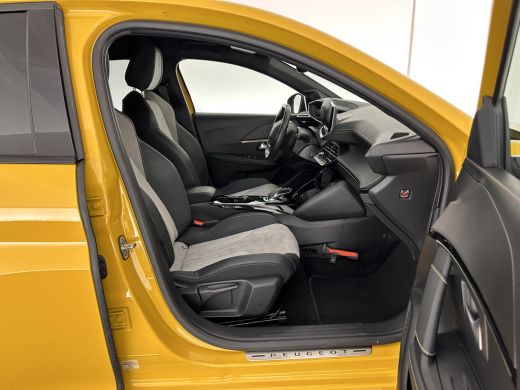 Peugeot e-208 EV GT Pack 50 kWh [ 3-Fase ] (INCL-BTW) *FULL-LED | DIGI-COCKPIT | BLIS | CAMERA | 1/2-LEATHER | ... ActivLease financial lease
