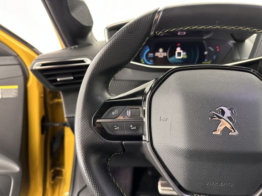 Peugeot e-208 EV GT Pack 50 kWh [ 3-Fase ] (INCL-BTW) *FULL-LED | DIGI-COCKPIT | BLIS | CAMERA | 1/2-LEATHER | ... ActivLease financial lease