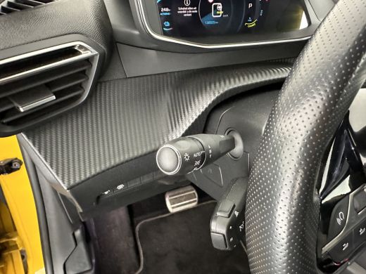 Peugeot e-208 EV GT Pack 50 kWh [ 3-Fase ] (INCL-BTW) *FULL-LED | DIGI-COCKPIT | BLIS | CAMERA | 1/2-LEATHER | ... ActivLease financial lease