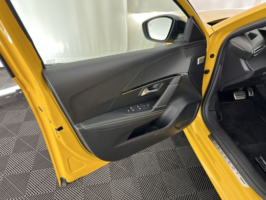 Peugeot e-208 EV GT Pack 50 kWh [ 3-Fase ] (INCL-BTW) *FULL-LED | DIGI-COCKPIT | BLIS | CAMERA | 1/2-LEATHER | ... ActivLease financial lease