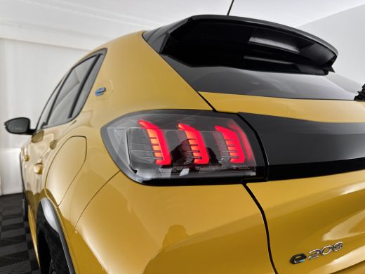 Peugeot e-208 EV GT Pack 50 kWh [ 3-Fase ] (INCL-BTW) *FULL-LED | DIGI-COCKPIT | BLIS | CAMERA | 1/2-LEATHER | ... ActivLease financial lease