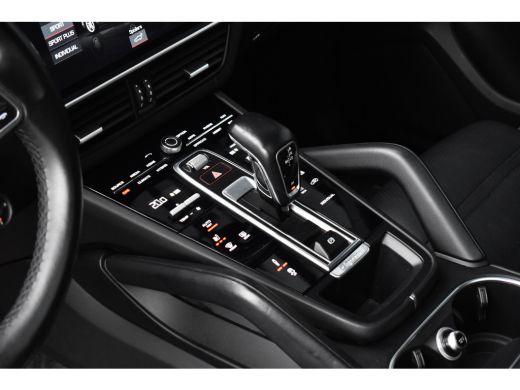 Porsche Cayenne Coupé 3.0 E-Hybrid 462pk | Panoramadak | Sport Chrono | Achterasbesturing | 21'' Velgen | Leder Dashbor... ActivLease financial lease