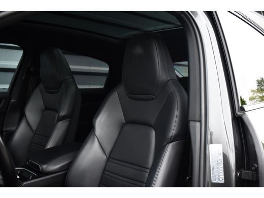 Porsche Cayenne Coupé 3.0 E-Hybrid 462pk | Panoramadak | Sport Chrono | Achterasbesturing | 21'' Velgen | Leder Dashbor... ActivLease financial lease