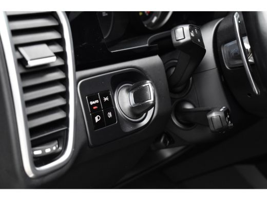 Porsche Cayenne Coupé 3.0 E-Hybrid 462pk | Panoramadak | Sport Chrono | Achterasbesturing | 21'' Velgen | Leder Dashbor... ActivLease financial lease