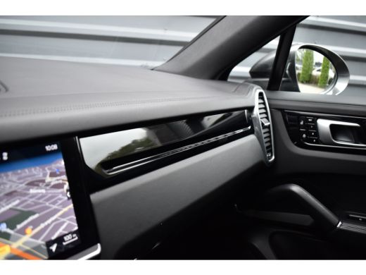 Porsche Cayenne Coupé 3.0 E-Hybrid 462pk | Panoramadak | Sport Chrono | Achterasbesturing | 21'' Velgen | Leder Dashbor... ActivLease financial lease